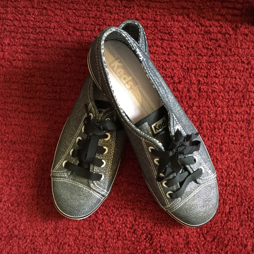 Adorable Keds black/silver metallic shoes.